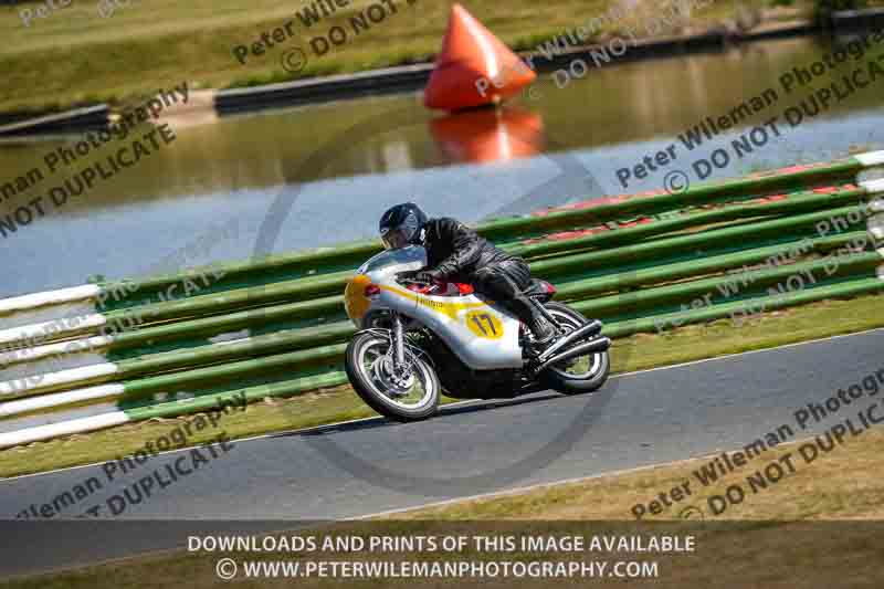 Vintage motorcycle club;eventdigitalimages;mallory park;mallory park trackday photographs;no limits trackdays;peter wileman photography;trackday digital images;trackday photos;vmcc festival 1000 bikes photographs